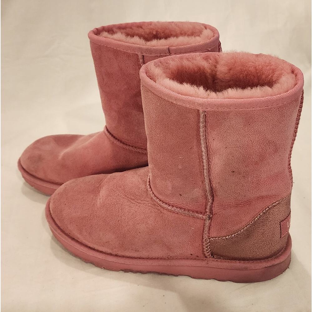 UGG Classic II Pink Glitz Youth Size 6 Boots Shimmer Heel Pink Shearling